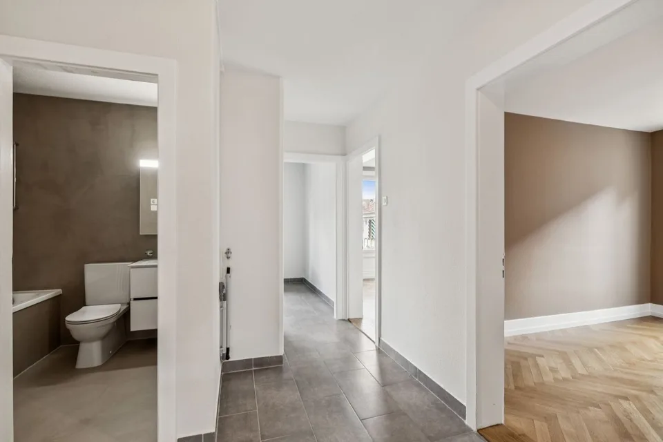 Bright 3.5-room apartment renovated in the village center