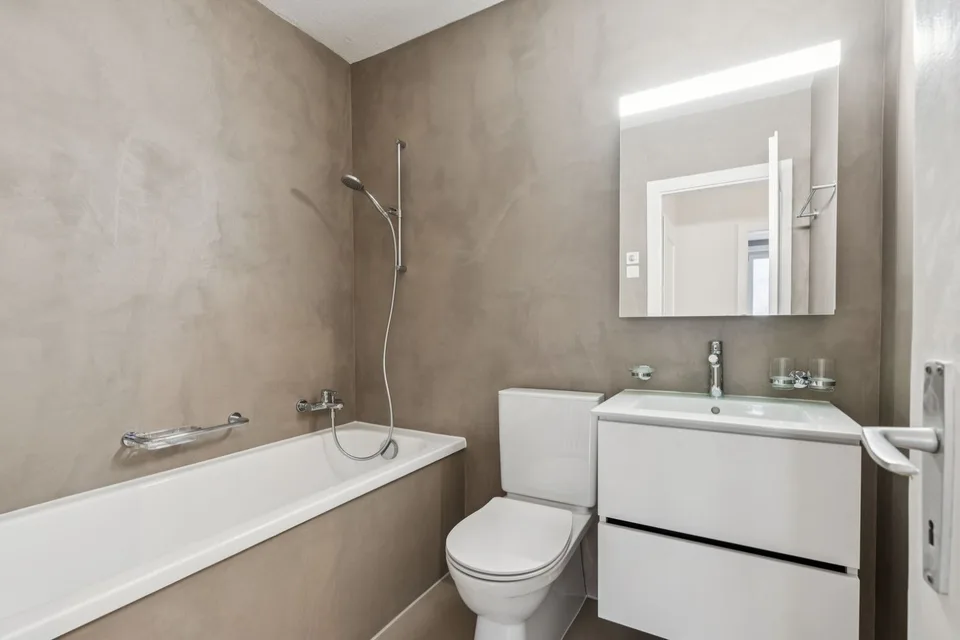 Bright 3.5-room apartment renovated in the village center