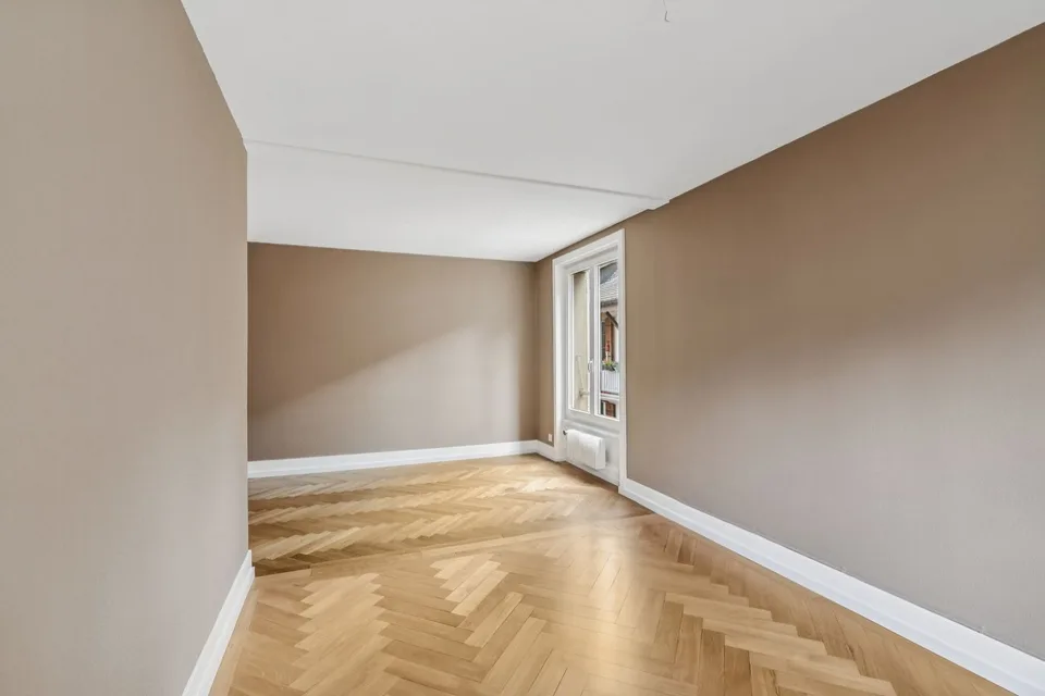 Helles 3.5-Zimmer-Wohnung renoviert im Herzen des Dorfes – Foto 7 von 8