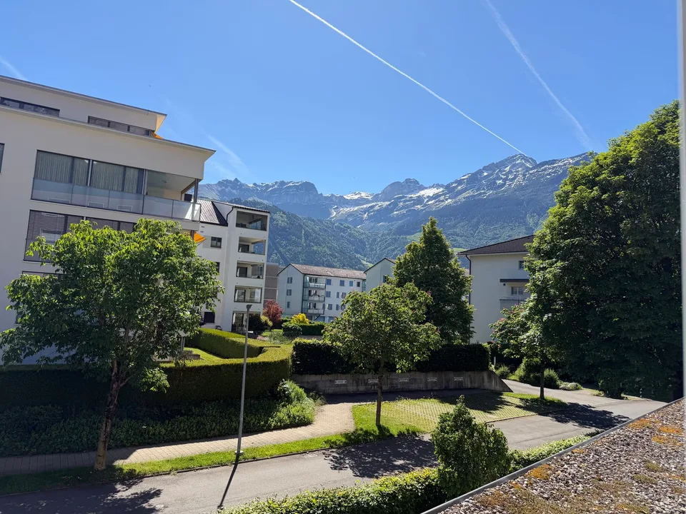 Affascinante appartamento di 5 locali con balcone e vista panoramica ad Altdorf