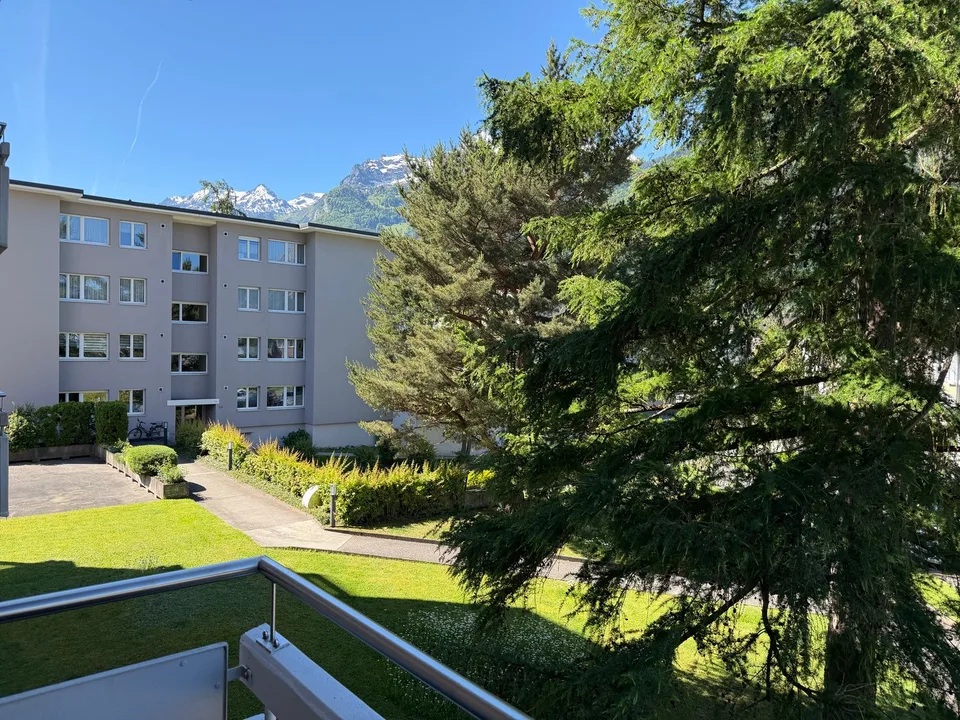 Affascinante appartamento di 5 locali con balcone e vista panoramica ad Altdorf