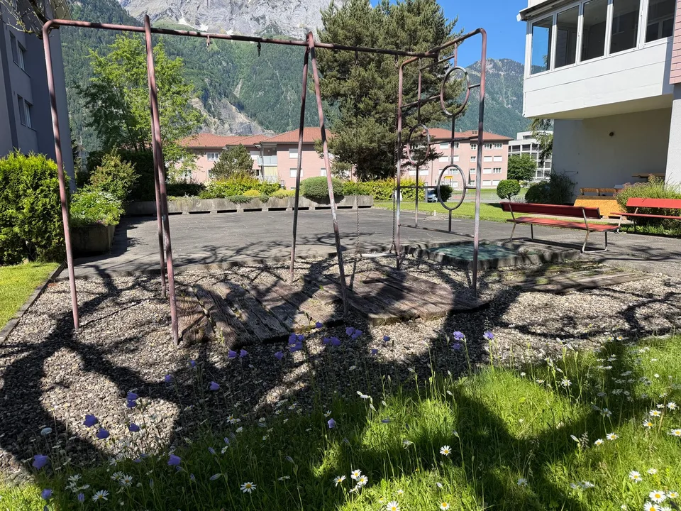Affascinante appartamento di 5 locali con balcone e vista panoramica ad Altdorf