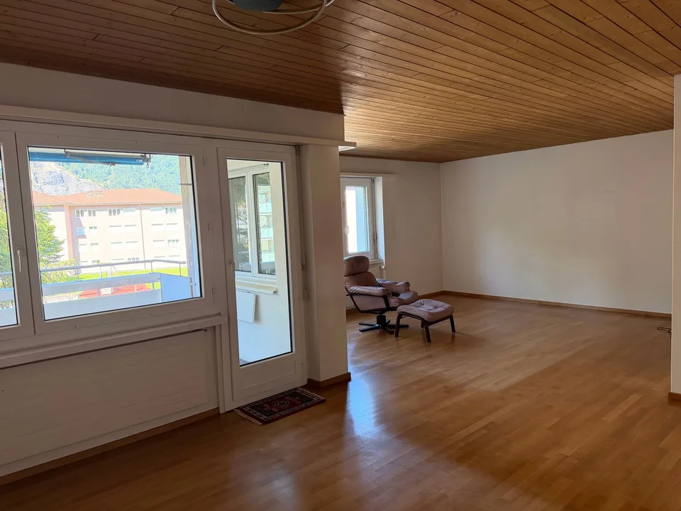 Affascinante appartamento di 5 locali con balcone e vista panoramica ad Altdorf – foto 8 di 14