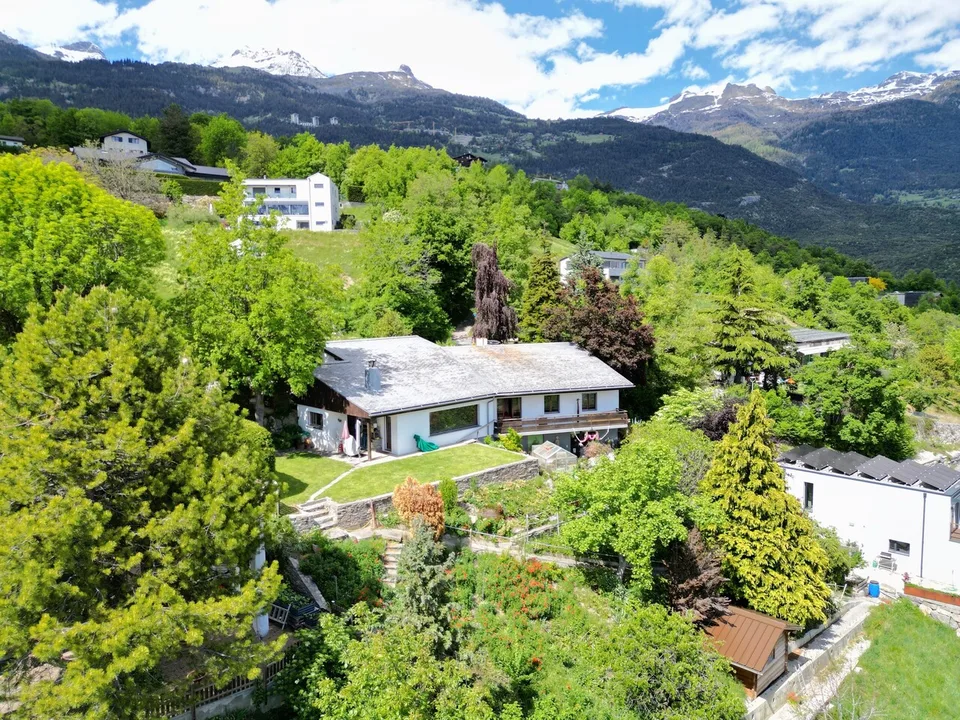 VILLA 6.5 PCES AVEC APPT. 2.5 PCES VUE IMPRENABLE / VENTHÔNE