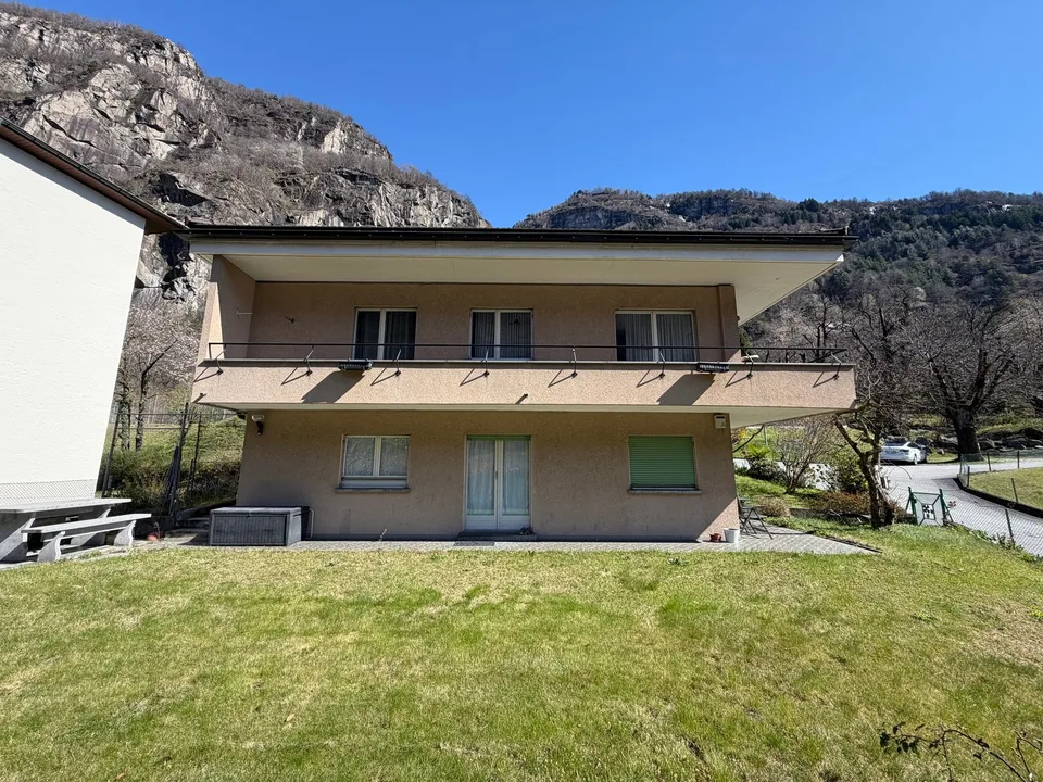 Casa bifamiliare 5.5 e 3.5 indipendente con giardino e box a Bodio