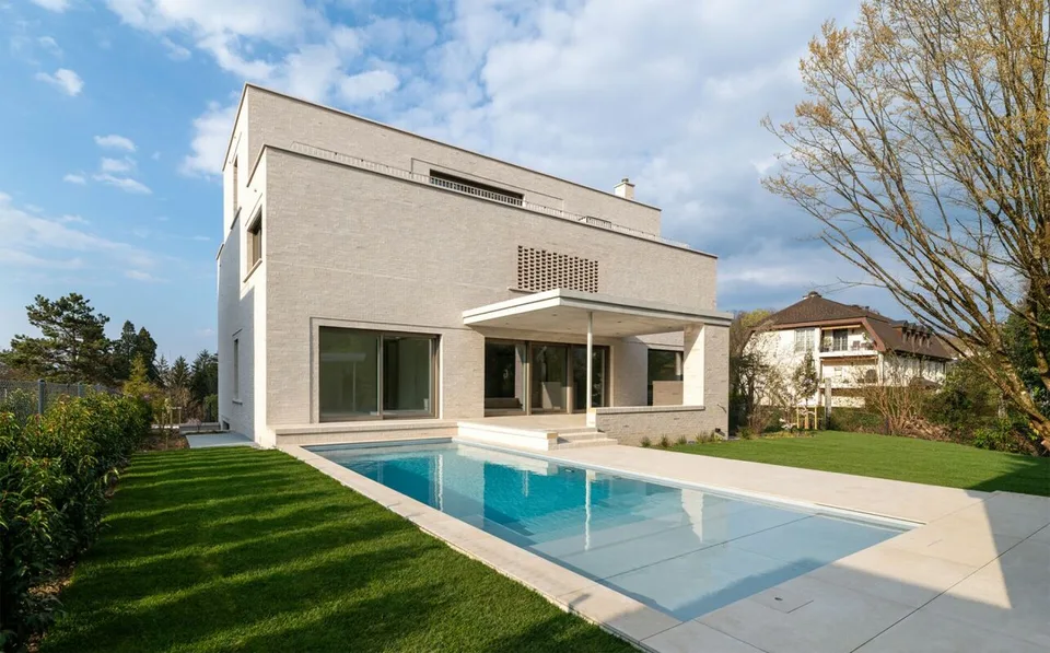 Maisonette-Gartenwohnung mit Pool in Riehen --- Duplex garden flat with a pool in Riehen