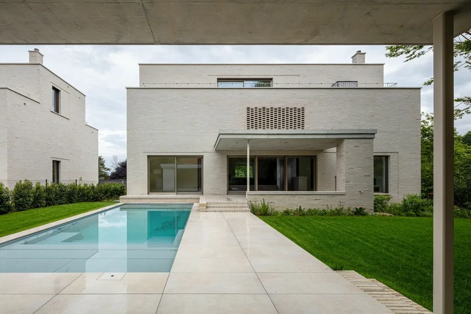 Maisonette-Gartenwohnung mit Pool in Riehen --- Duplex garden flat with a pool in Riehen