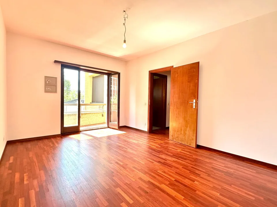 Elegantes Apartment 2.5 Zimmer in der Stadtmitte mit Balkon und Garage in Lugano