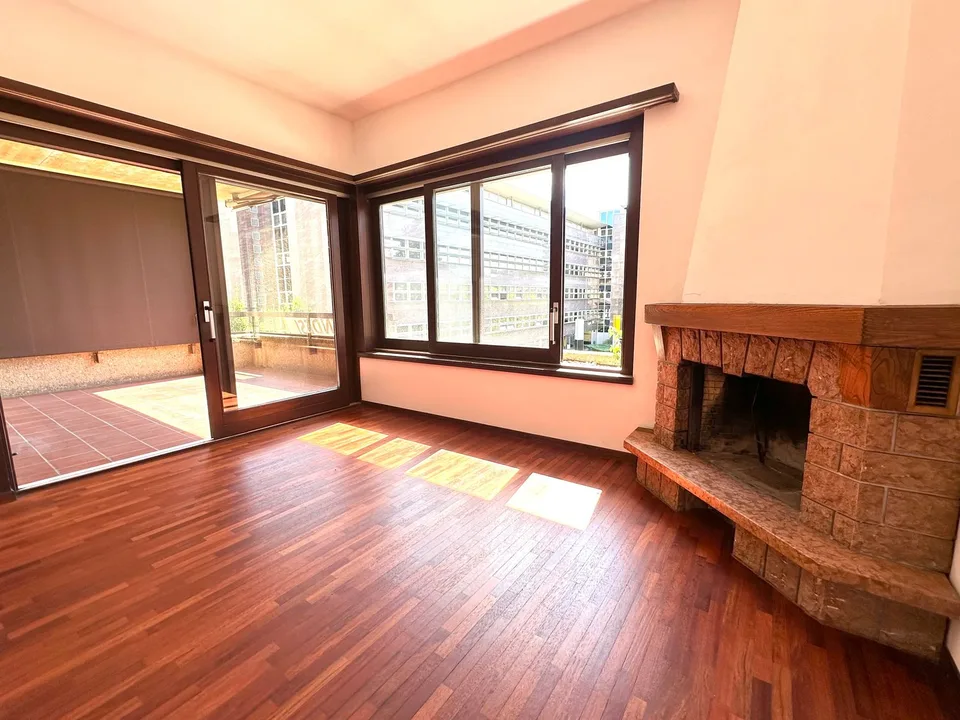 Elegantes Apartment 2.5 Zimmer in der Stadtmitte mit Balkon und Garage in Lugano