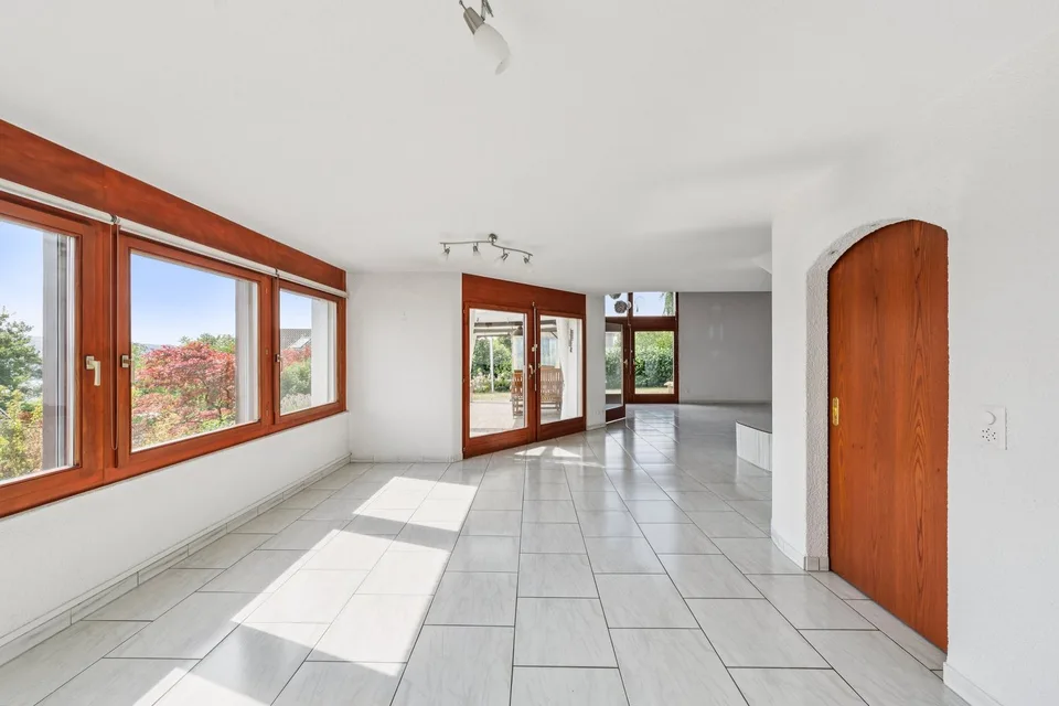 Architektonische Handschrift mit Seeblick
