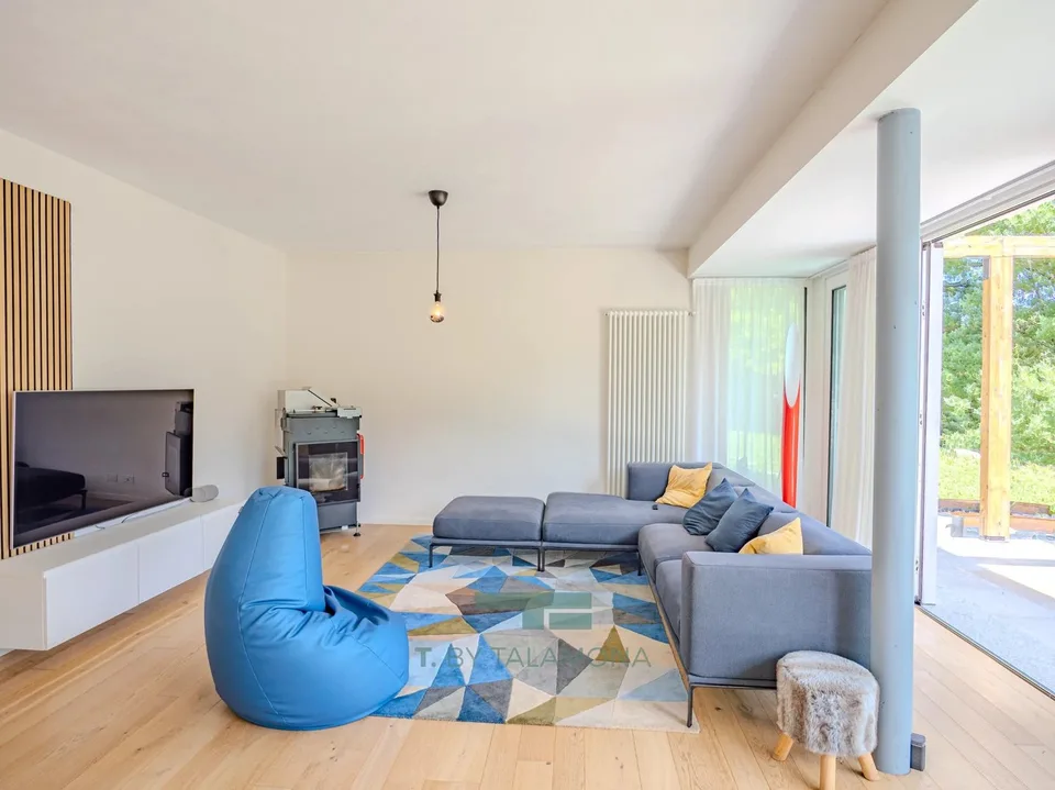 ELEGANT RENOVIERTE FREISTEHENDE VILLA MIT PRIVATGARTEN IN CUASSO AL MONTE – Foto 8 von 13