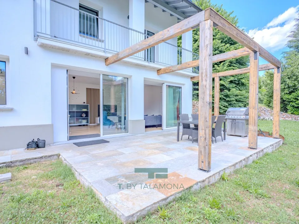 Villa indépendante élégante rénovée avec jardin privé à Cuasso al Monte