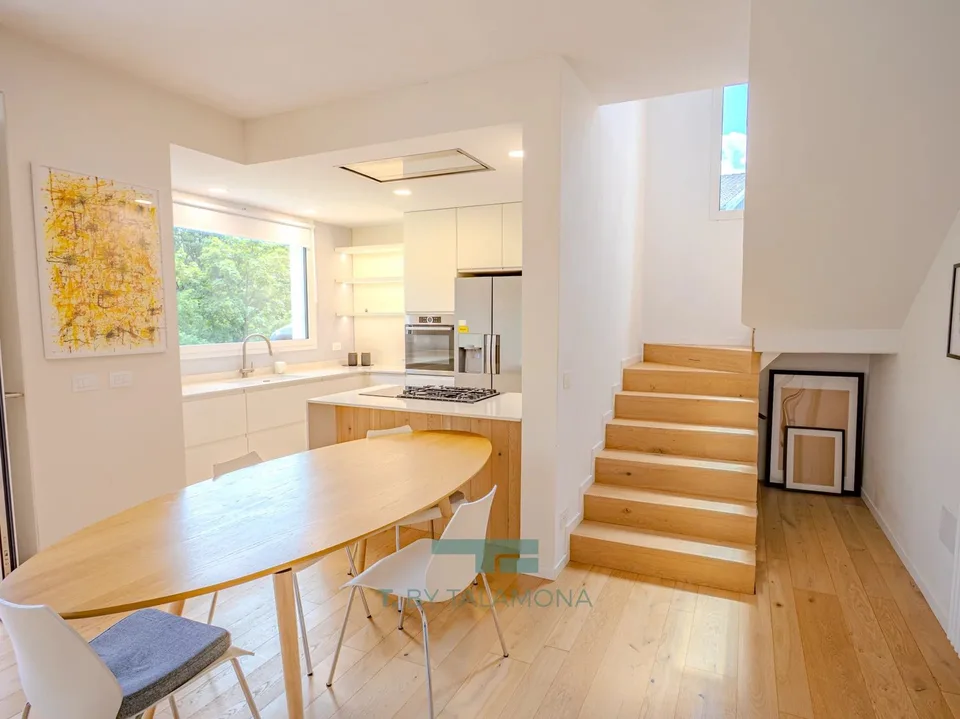 Villa indépendante élégante rénovée avec jardin privé à Cuasso al Monte