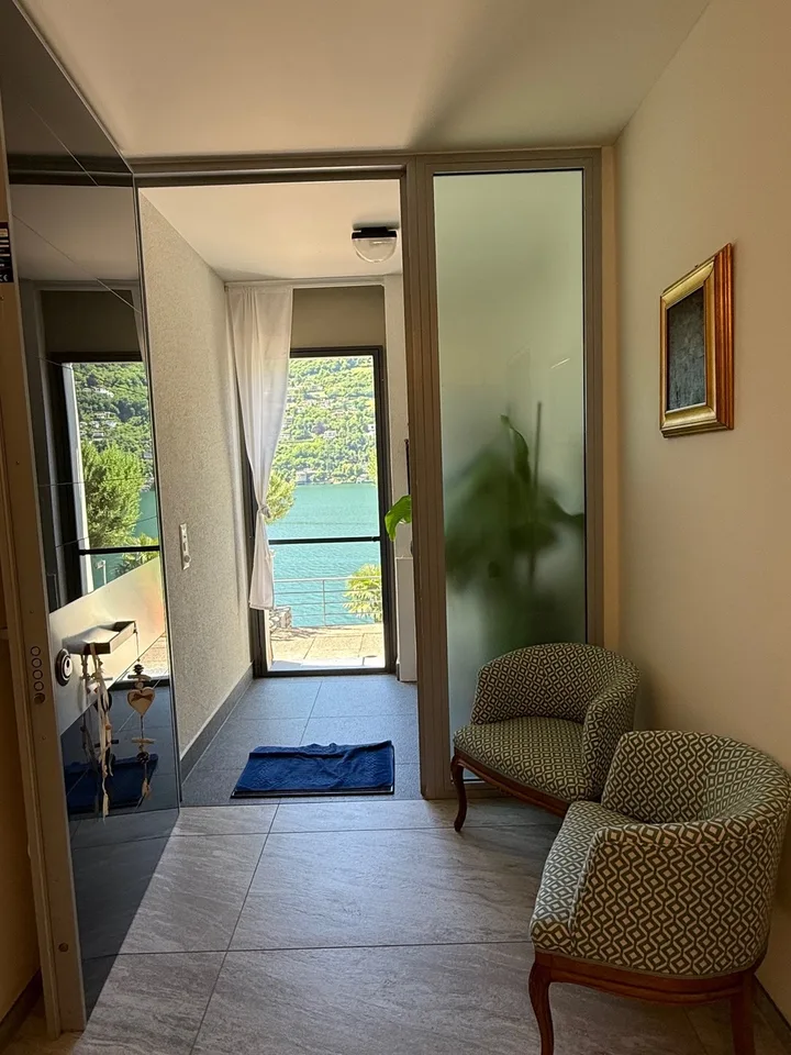 VILLA MODERNA CON BELLISSIMA VISTA LAGO DI 180