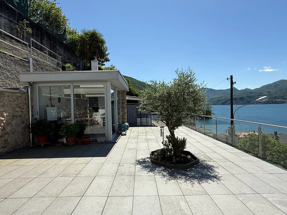 VILLA MODERNA CON BELLISSIMA VISTA LAGO DI 180 – photo 9 sur 13