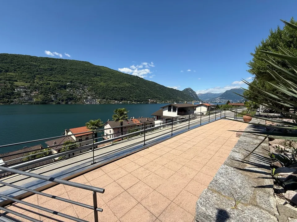 VILLA MODERNA CON BELLISSIMA VISTA LAGO DI 180