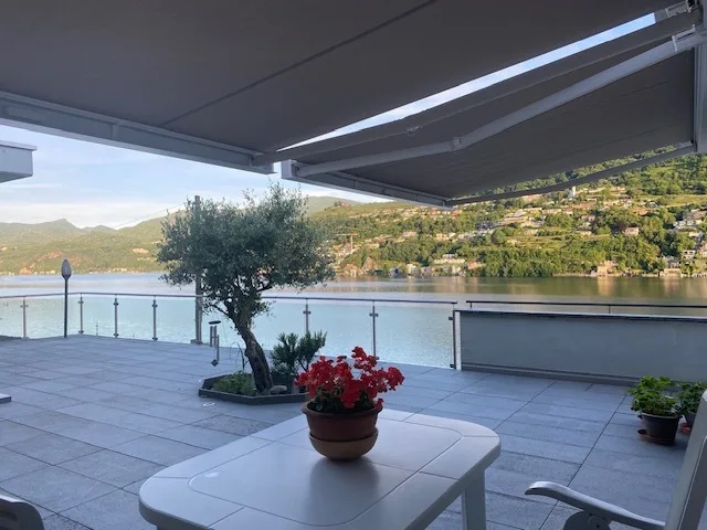 VILLA MODERNA CON BELLISSIMA VISTA LAGO DI 180