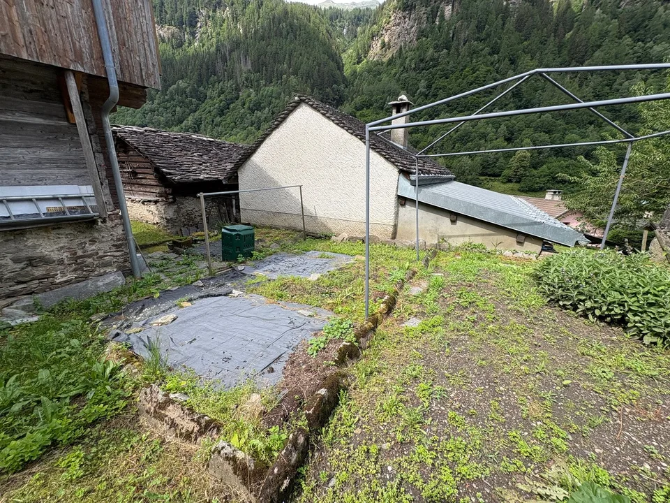 Bergbauernhof und Stall, mit Parkplatz, in Rossa, Graubünden – Foto 20 von 26