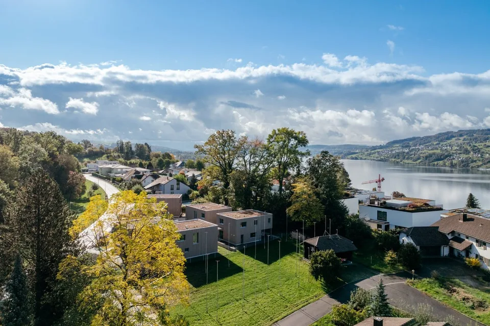 Reserviert Neu Erstbezug 5.5 Einfamilenhaus mit Garten rund ums Haus