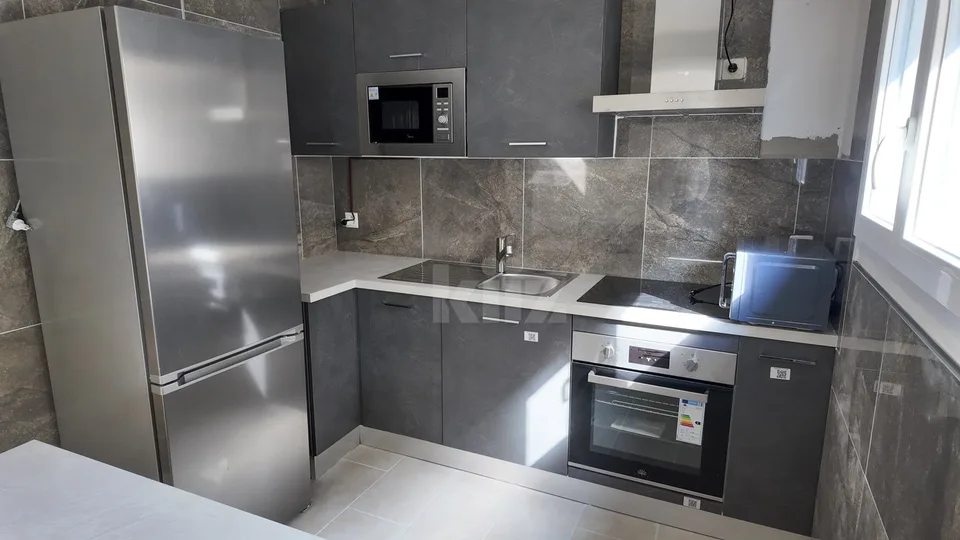 Appartement entièrement rénové avec terrasse et jardin