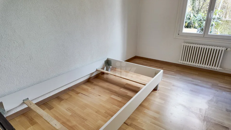 Vollständig renovierte Wohnung mit Terrasse und Garten – Foto 8 von 12