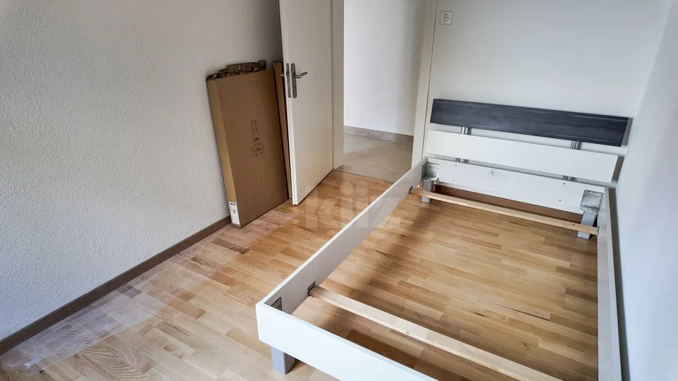 Vollständig renovierte Wohnung mit Terrasse und Garten – Foto 9 von 12