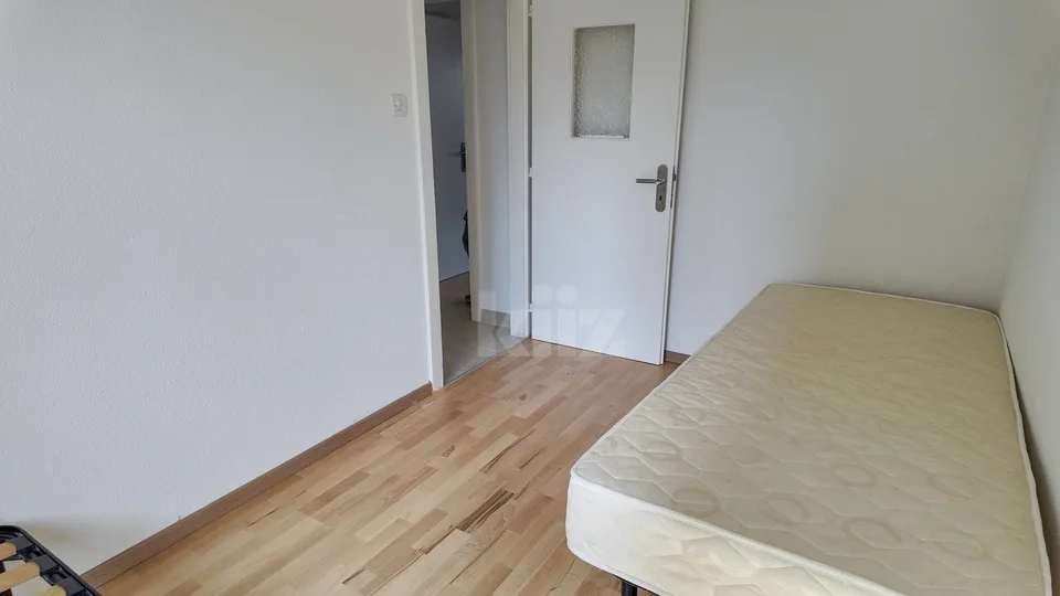 Vollständig renovierte Wohnung mit Terrasse und Garten – Foto 11 von 12