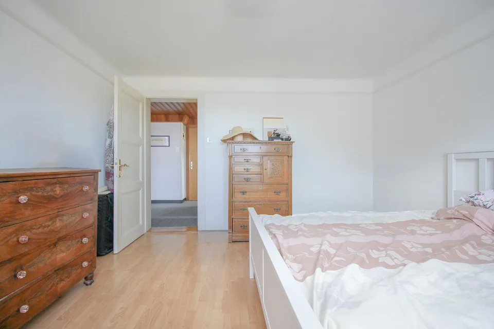 Geräumige 4.5-Zimmer-Wohnung mit 110 m2 und Balkon – Foto 12 von 13