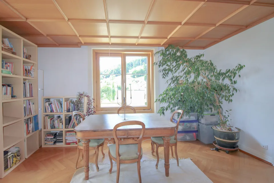 Geräumige 4.5-Zimmer-Wohnung mit 110 m2 und Balkon – Foto 8 von 13