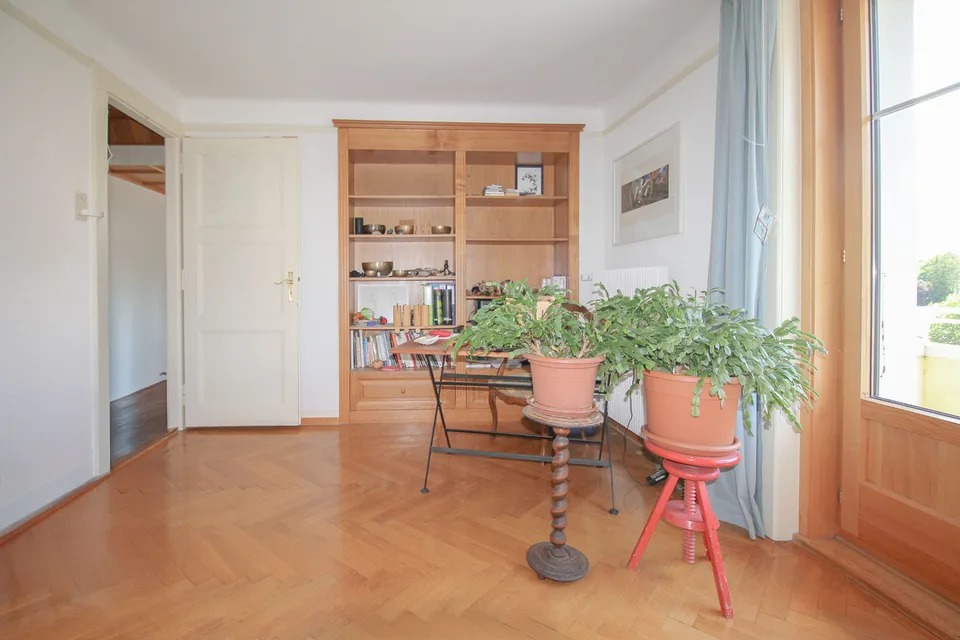 Geräumige 4.5-Zimmer-Wohnung mit 110 m2 und Balkon – Foto 9 von 13