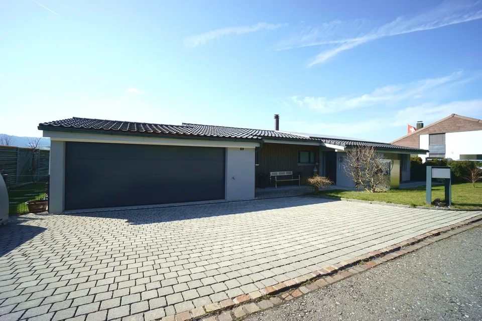High-quality 6.5-room single-family house with modern expansion in top location – photo 24 of 25