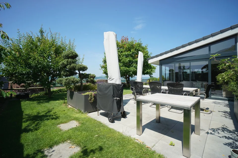 High-quality 6.5-room single-family house with modern expansion in top location – photo 19 of 25