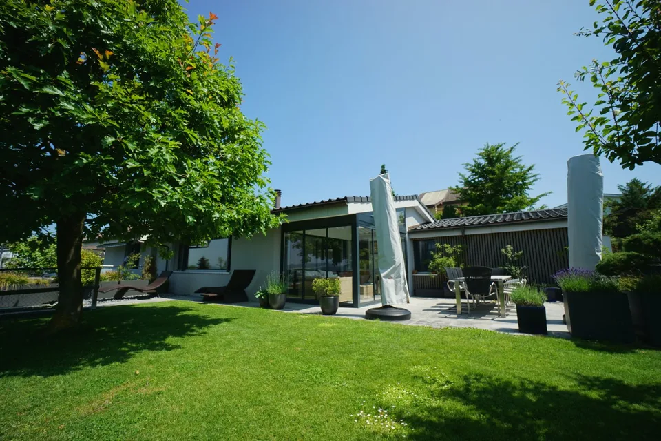 High-quality 6.5-room single-family house with modern expansion in top location – photo 17 of 25