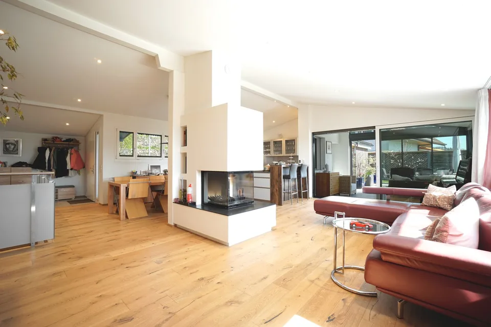 High-quality 6.5-room single-family house with modern expansion in top location – photo 6 of 25