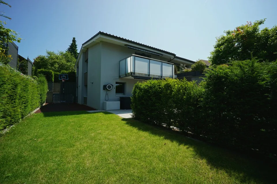 High-quality 6.5-room single-family house with modern expansion in top location – photo 21 of 25