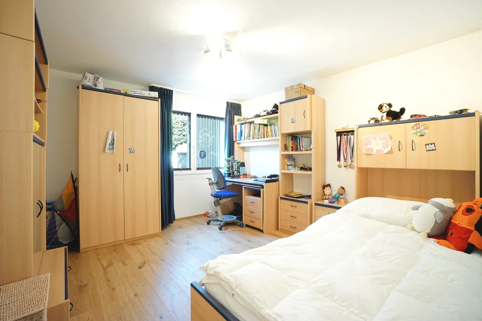 High-quality 6.5-room single-family house with modern expansion in top location – photo 16 of 25