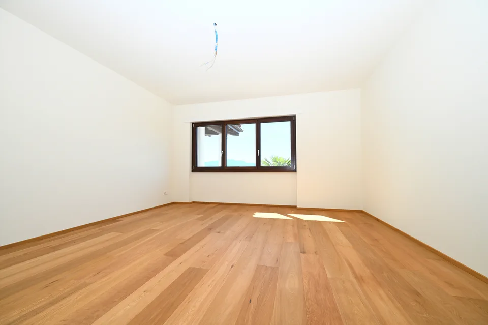 Splendida Villa Completamente Ristrutturata con Piscina e Vista Lago – Foto 11 von 13
