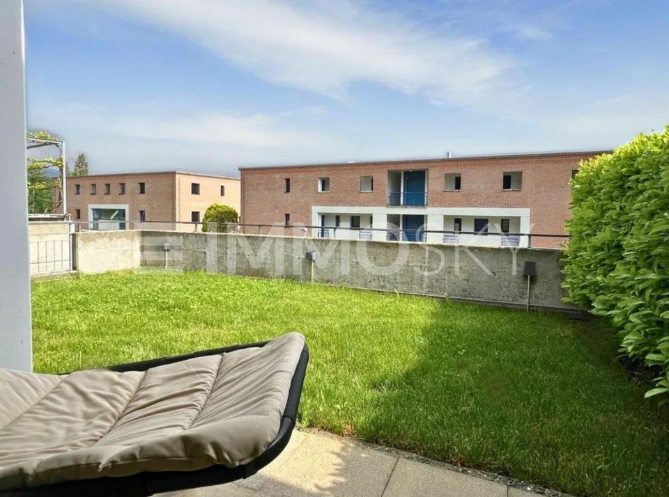 Elegante casa ad Arzo, a due passi dal confine italiano