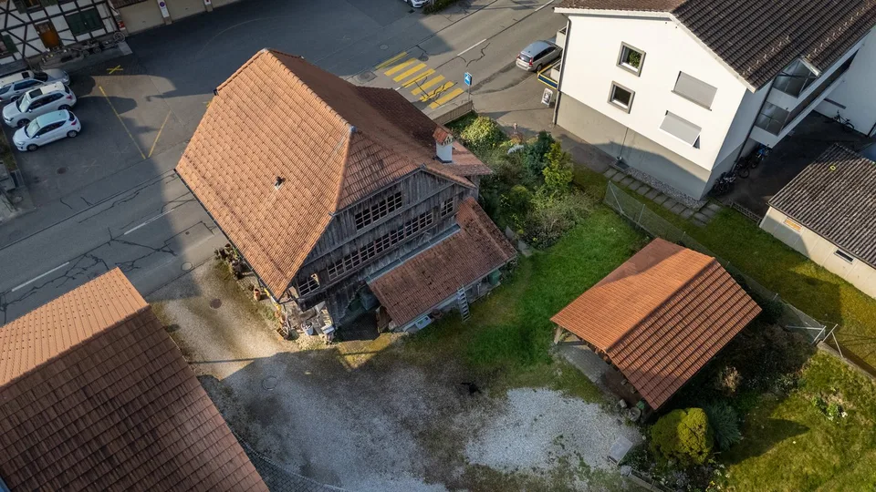 Terreno edificabile attraente con stock residenziale, nel mezzo di Koppigen – Utzenstorfstrasse 4a e 6