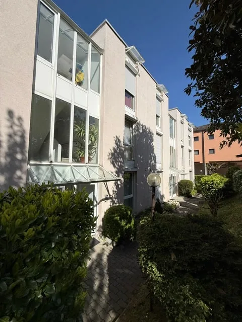 Accogliente appartamento di 2 locali con balcone e vista sulle montagne a Ponte Capriasca