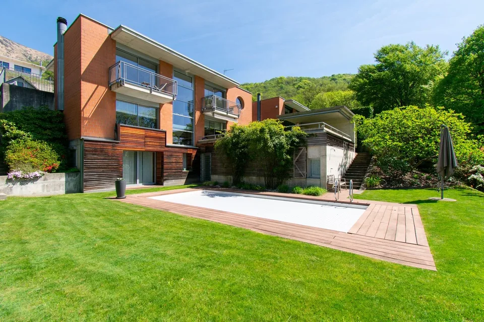 Villa mit Einzelwohnung, eingebettet in die Natur mit Pool und großem Garten – Foto 13 von 13