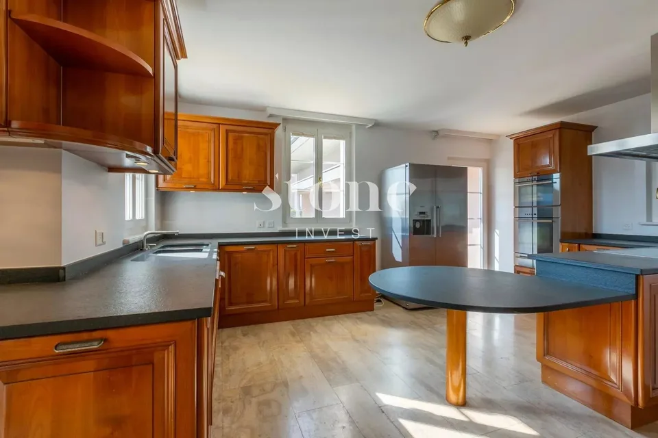 Spacieuse villa de maître avec vue sur le lac et SPA privatif