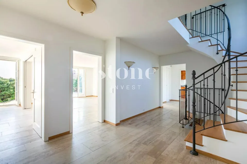 Spacieuse villa de maître avec vue sur le lac et SPA privatif