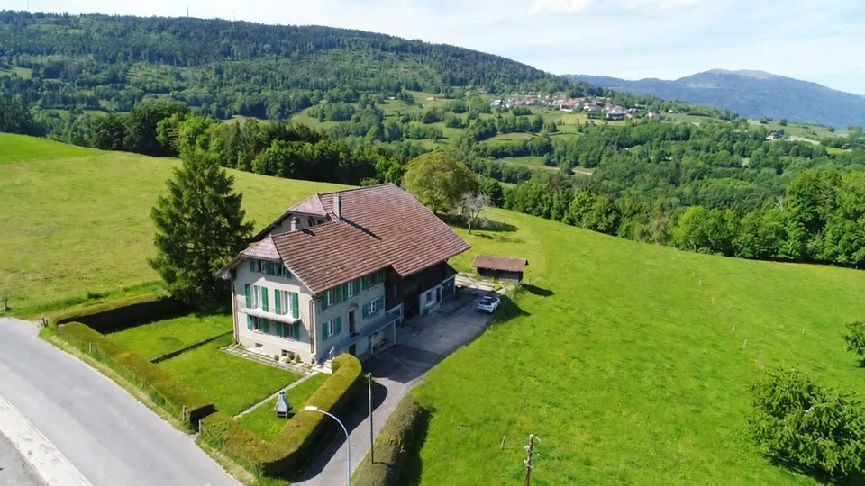 Coup de coeur assuré - Maison familiale lumineuse avec corps de ferme, grand terrain & multiples possibilités