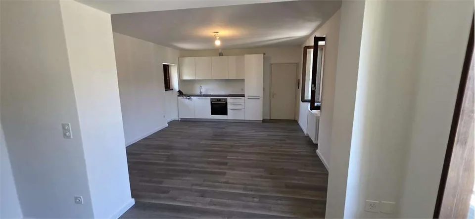 Revenue house in the center of Vacallo - An excellent investment