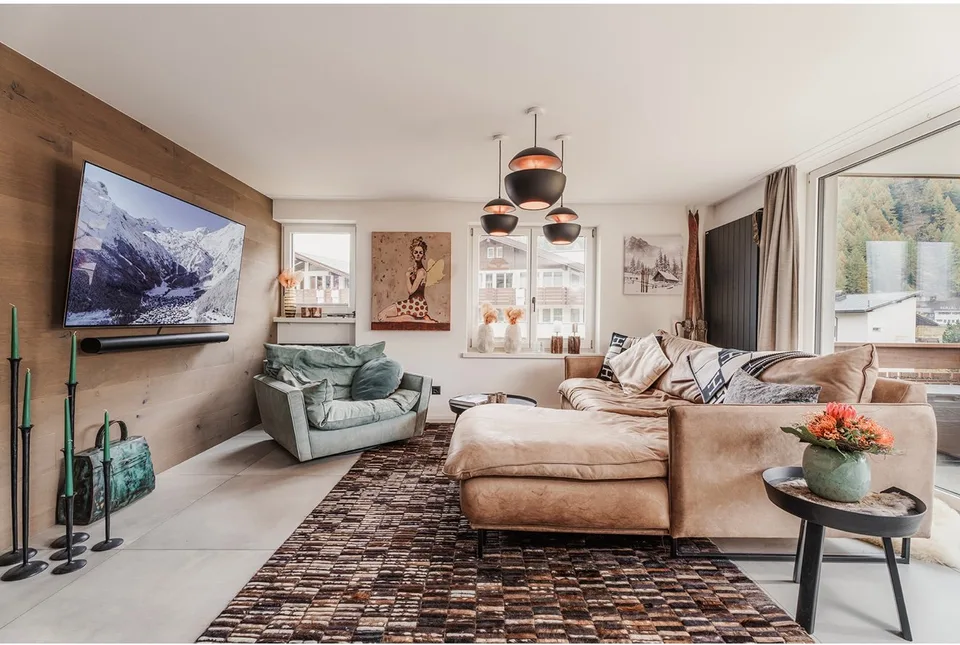 Véritable appartement rénové Ski-in/Ski-out avec vue sur les montagnes ininterrompue
