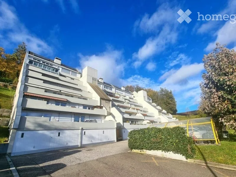 Moderne 5.5-Zimmer-Maisonette mit Weitblick über Zwingen
