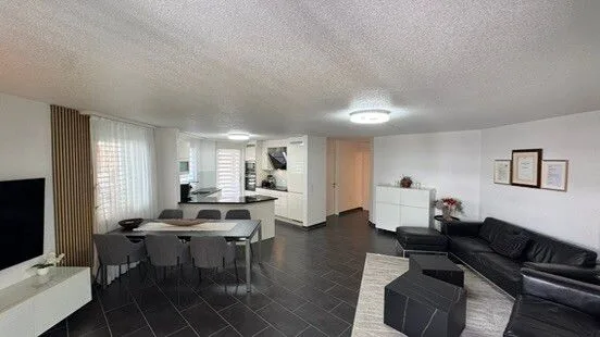 Beautiful bright apartment with garden