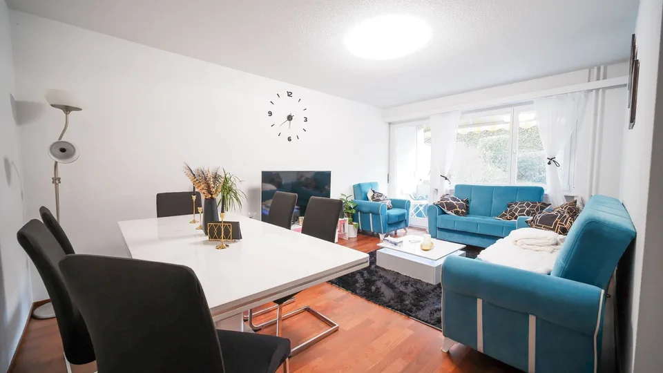 Appartement de 3,5 pièces fraîchement modernisé avec balcon à Binningen