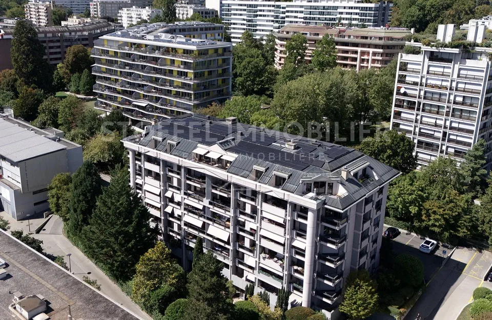 Rare attique avec vue imprenable et piscine au Petit-Saconnex - Exclusivité